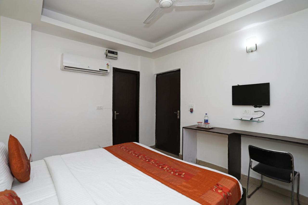 Oyo 11392 The Hotel Grand Hospitality Noida Exteriér fotografie
