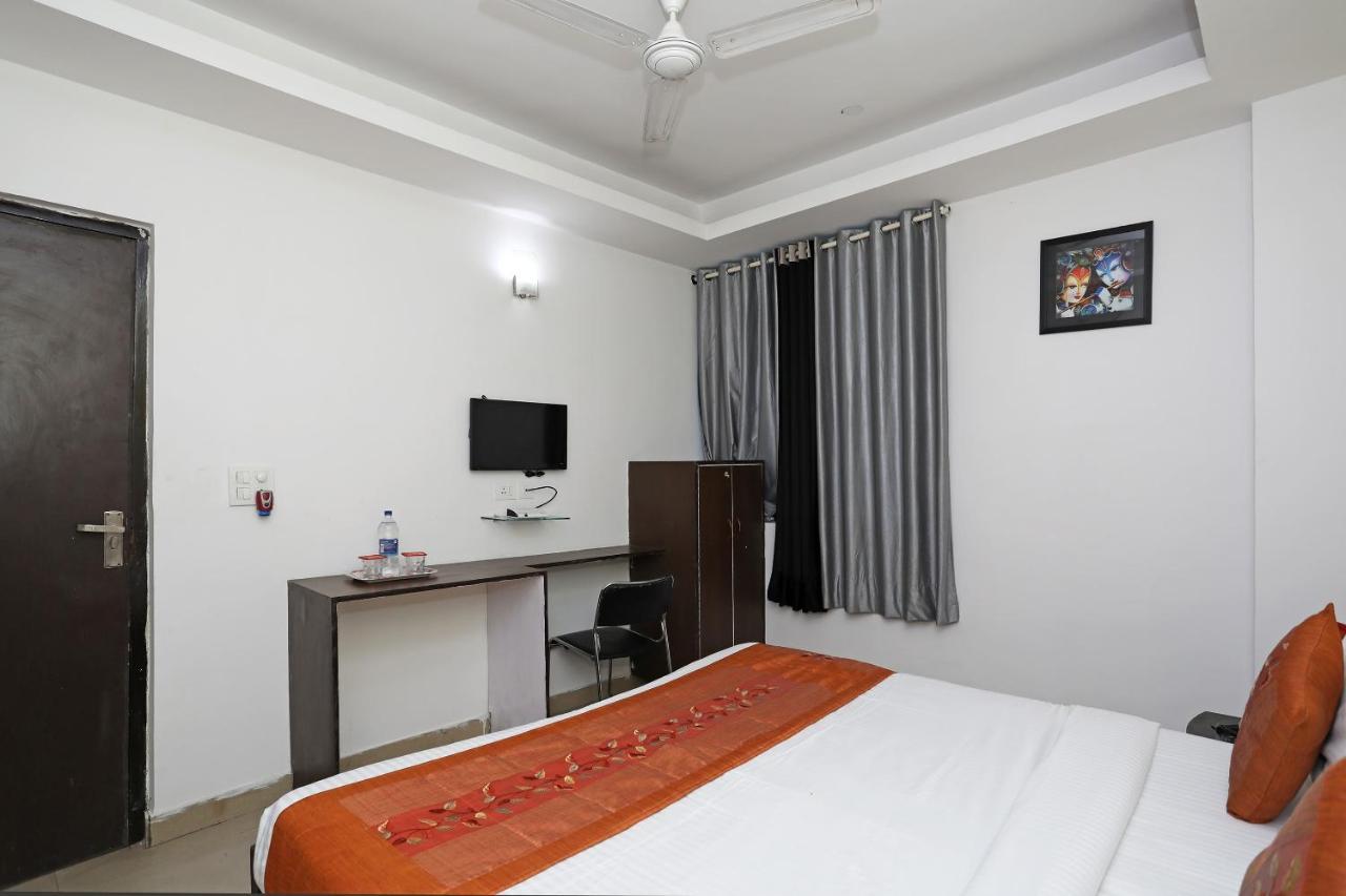 Oyo 11392 The Hotel Grand Hospitality Noida Exteriér fotografie