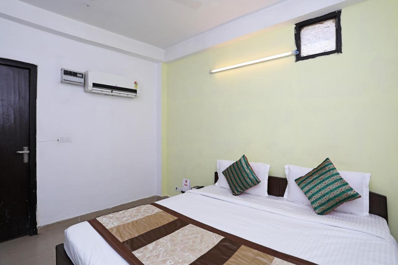 Oyo 11392 The Hotel Grand Hospitality Noida Exteriér fotografie