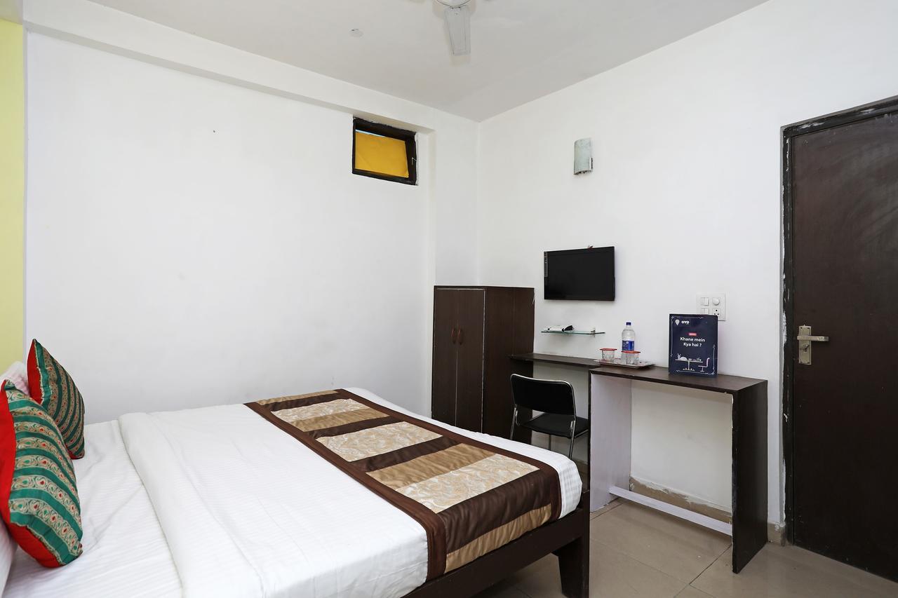 Oyo 11392 The Hotel Grand Hospitality Noida Exteriér fotografie